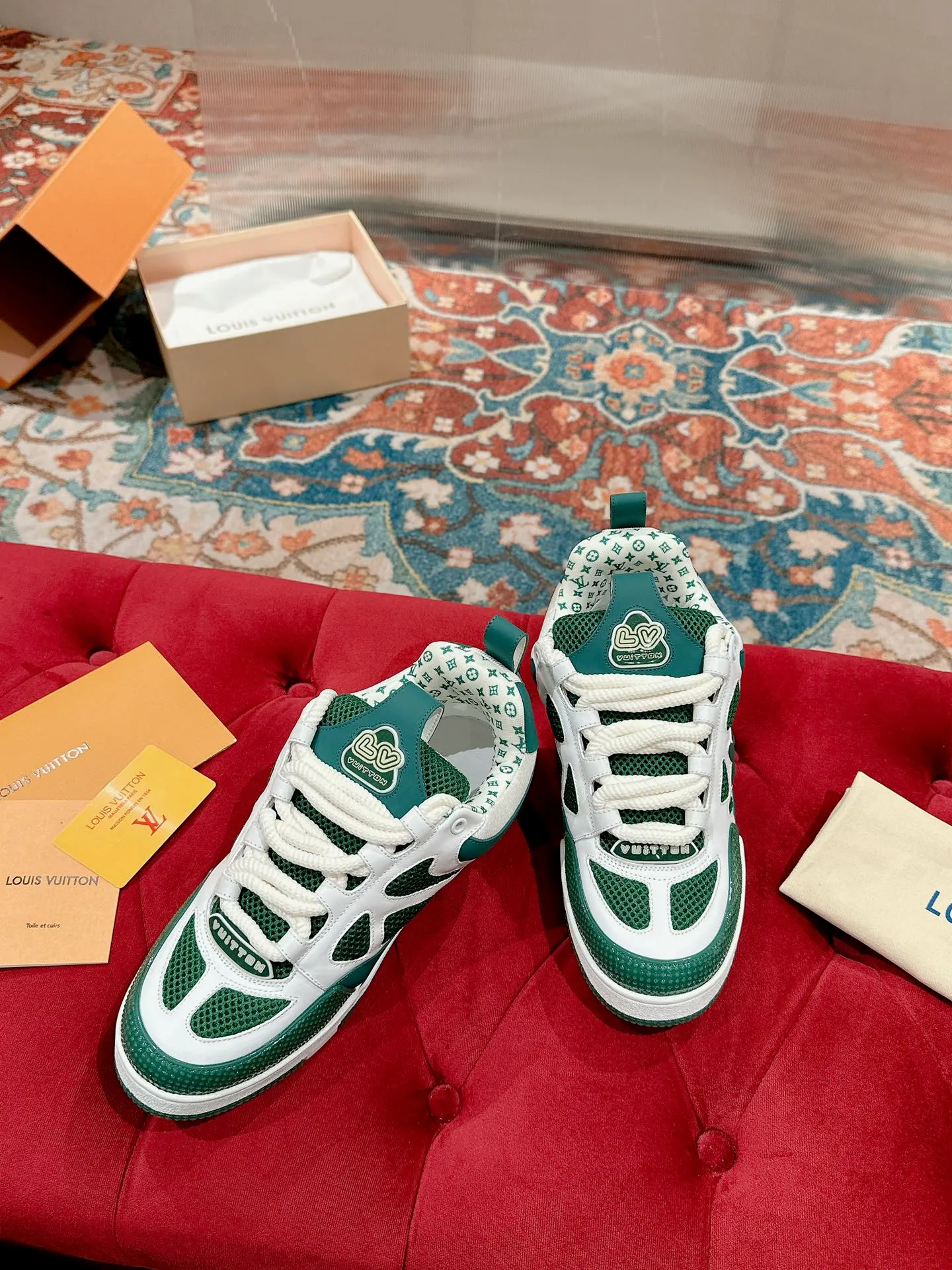 👟👟Ex-factory price 800👟👟 Louis Vuiton·Louis Vuitton🍀 🍀 LV Skate series bread shoes-skateboard shoes-basketball shoes-casual sports shoes top version🔝original purchase, development and production👍🏻[Fireworks] LV Skate has continued The View professional skateboard shoes since 2020. This style continues the fat version of the 90s. Designers added playful touches such as an open mesh tongue and exaggerated laces that pay homage to Axion, es and DC. Unlike your typical skate shoe, this LVSK8 sneaker is made from nubuck leather with TPU trim and Monogram texture. Finally, there are the logos on the heel and tongue as well as the floral pattern on the side. ☑️ Fabric: Original customized first-layer cowhide + breathable mesh ☑️ Lining: Original imported breathable mesh ☑️ Size: Female 35-40 Male 39-44 (Female 40, Male 45.46 customized, non-refundable)